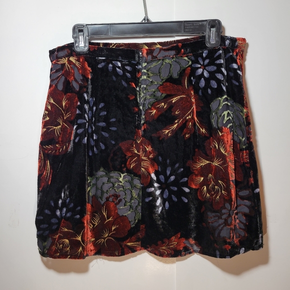 Band of Gypsies Black floral mini A line skirt Size Med - Picture 3 of 7